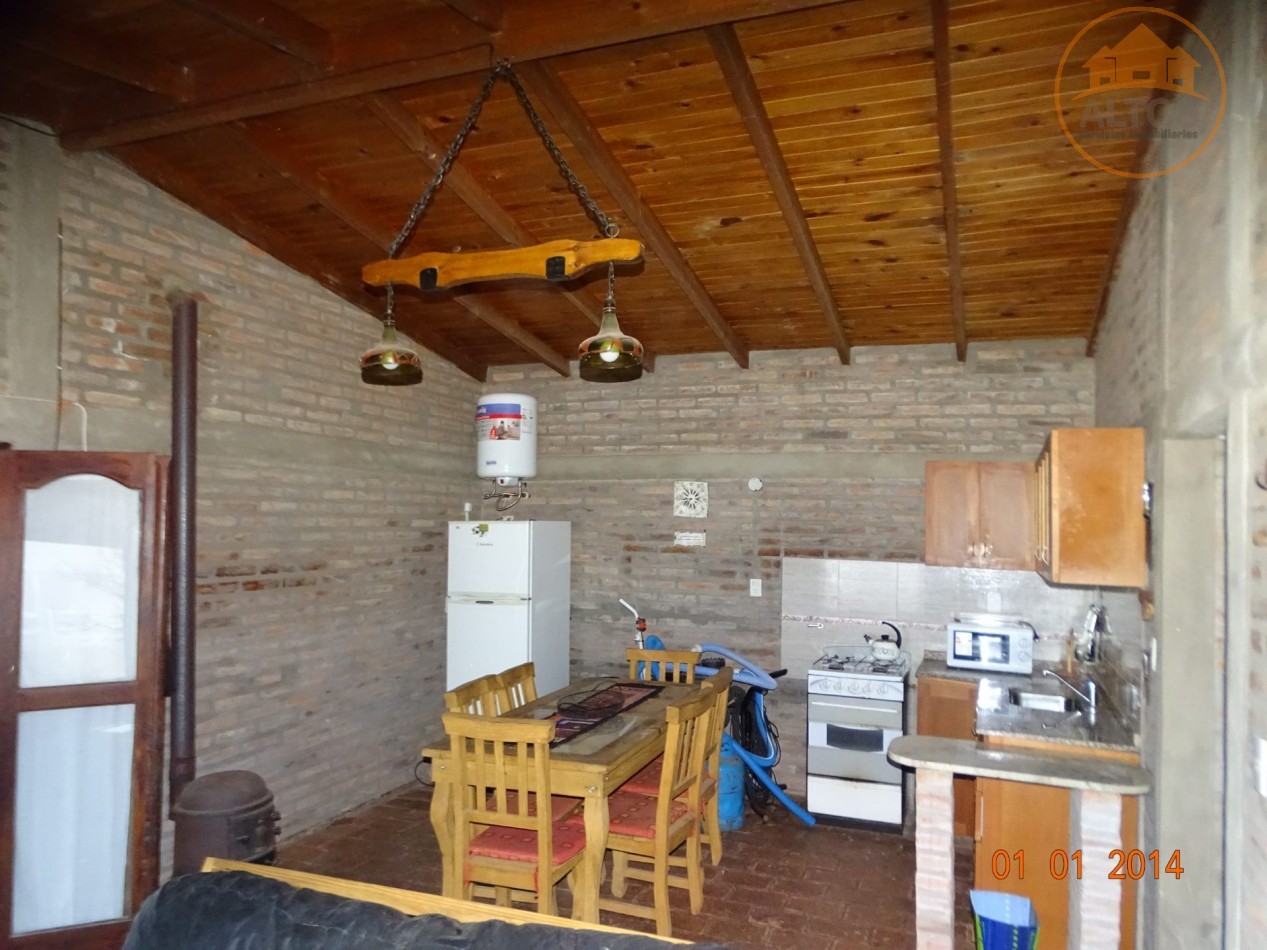 POTRERO DE GARAY-CASA ESQUINA DE DOS DORMITORIOS CON PILETA-TERRENO 1035M2-CORDOBA-ESCRITURA