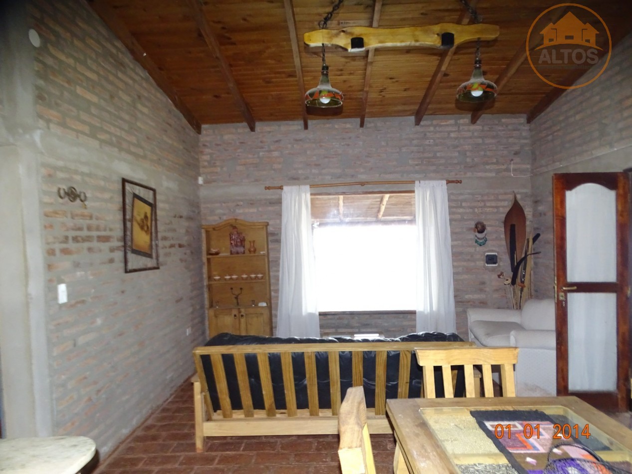 POTRERO DE GARAY-CASA ESQUINA DE DOS DORMITORIOS CON PILETA-TERRENO 1035M2-CORDOBA-ESCRITURA