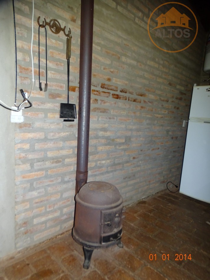 POTRERO DE GARAY-CASA ESQUINA DE DOS DORMITORIOS CON PILETA-TERRENO 1035M2-CORDOBA-ESCRITURA