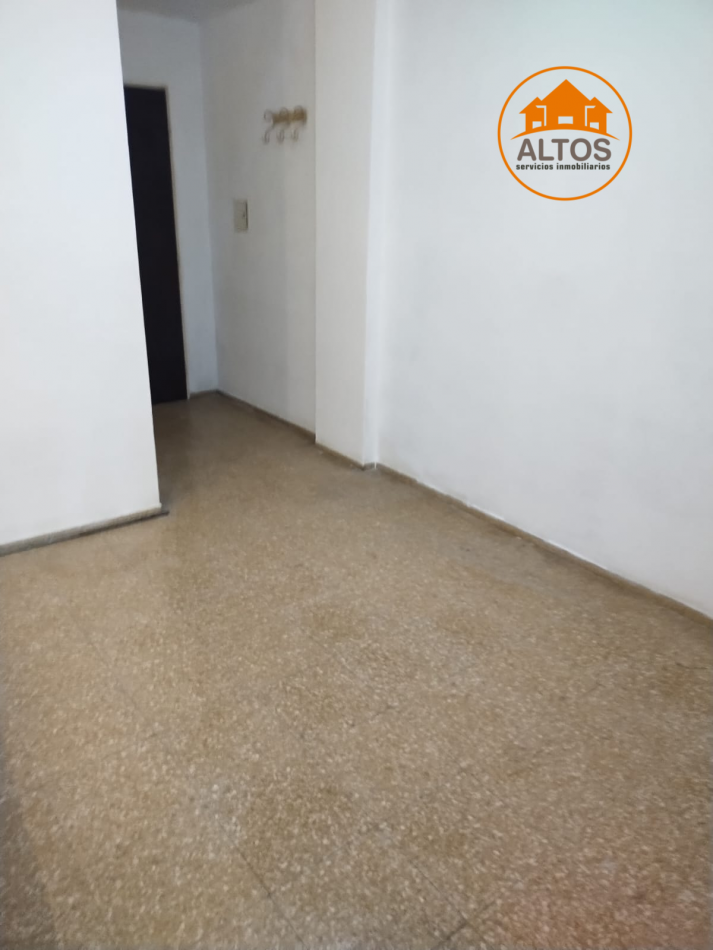 DPTO-1 DORM- PISO ALTO-DESOCUPADO- AV. MAIPU N°100-CENTRO 