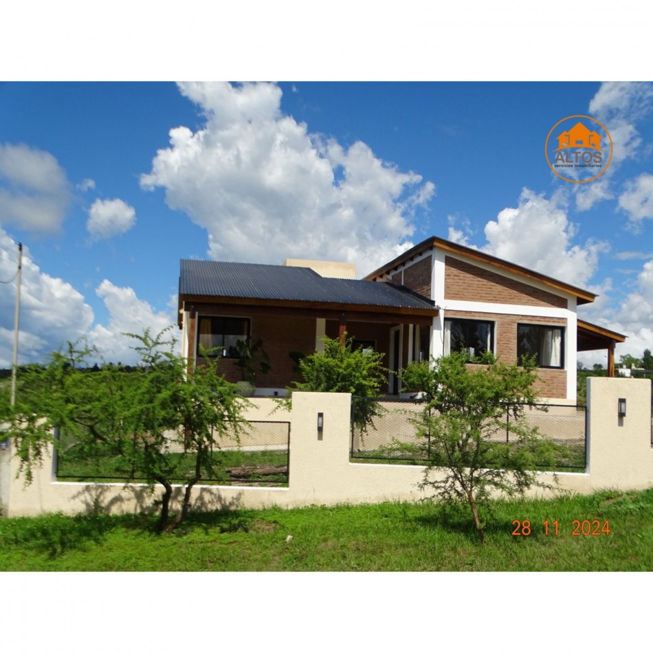 CASA MUY LUMINOSA Y AMPLIA A ESTRENAR-TERRENO 1.224M2-DOS DORMITORIOS-TRES BAÑOS-GALERIA-QUINCHO-PILETA-POTRERO DE GARAY-CORDOBA-ESCRITURA