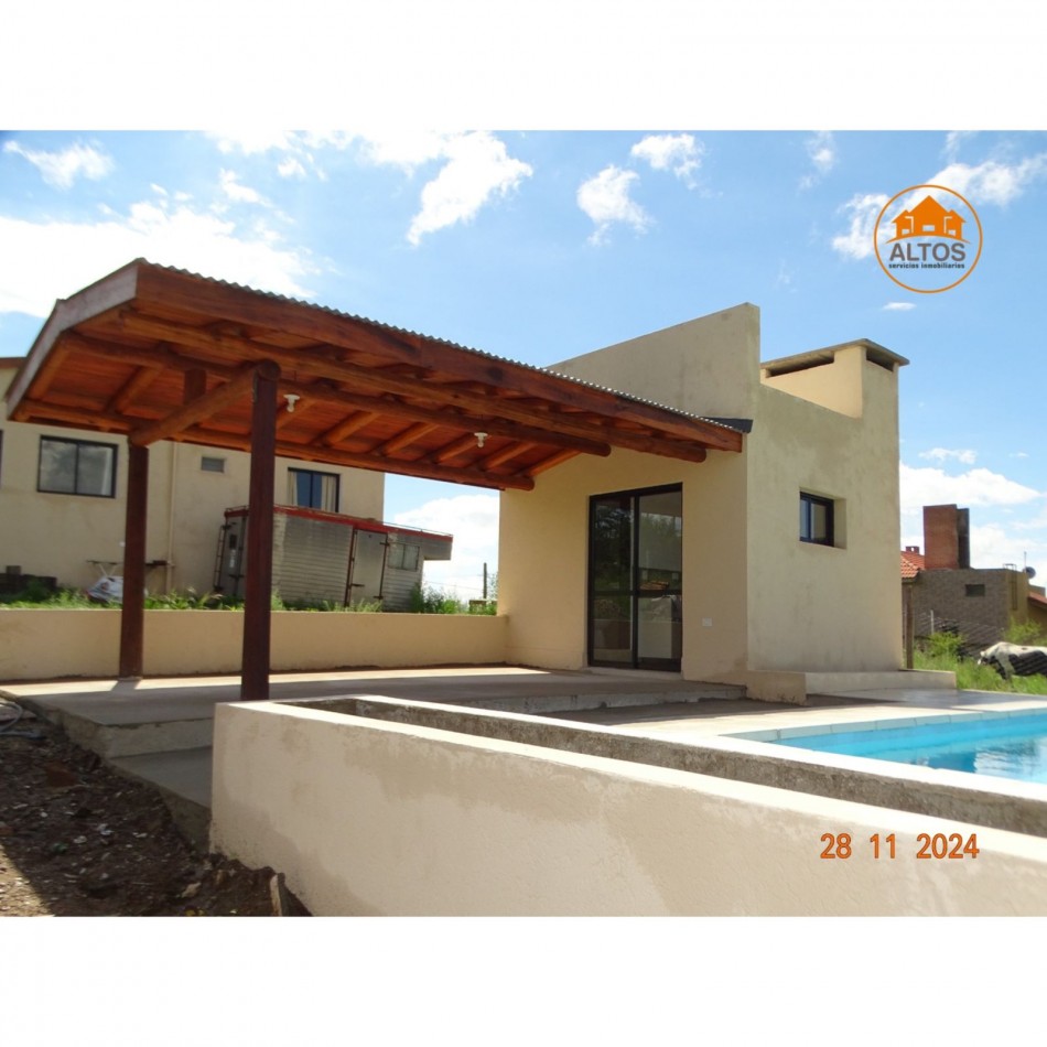 CASA MUY LUMINOSA Y AMPLIA A ESTRENAR-TERRENO 1.224M2-DOS DORMITORIOS-TRES BAÑOS-GALERIA-QUINCHO-PILETA-POTRERO DE GARAY-CORDOBA-ESCRITURA