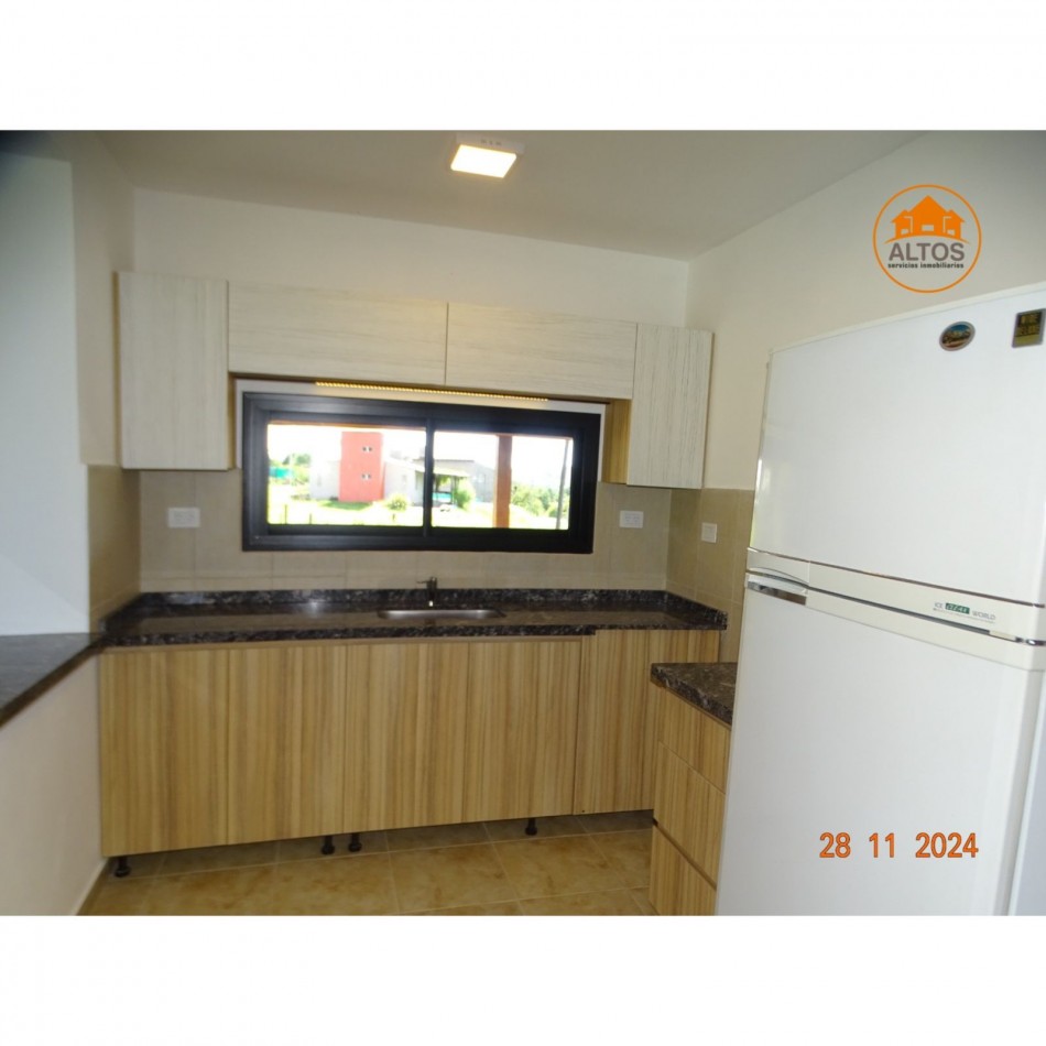 CASA MUY LUMINOSA Y AMPLIA A ESTRENAR-TERRENO 1.224M2-DOS DORMITORIOS-TRES BAÑOS-GALERIA-QUINCHO-PILETA-POTRERO DE GARAY-CORDOBA-ESCRITURA