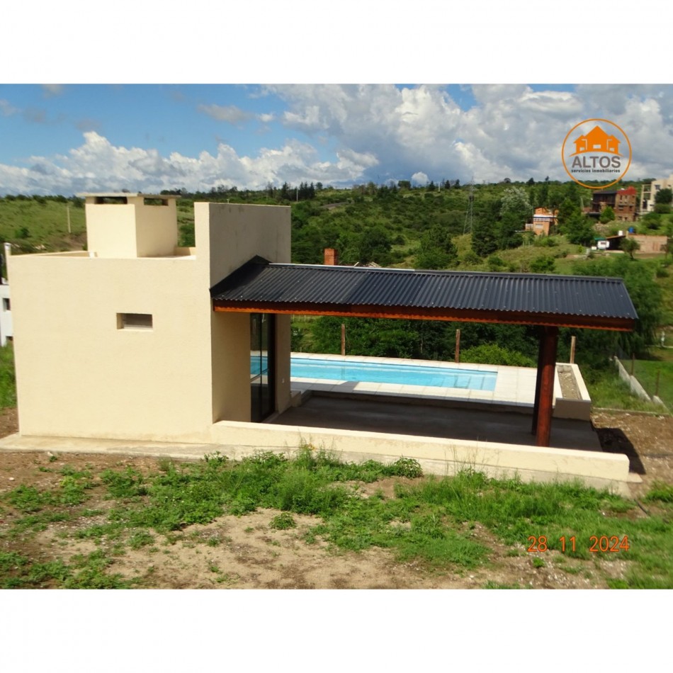 CASA MUY LUMINOSA Y AMPLIA A ESTRENAR-TERRENO 1.224M2-DOS DORMITORIOS-TRES BAÑOS-GALERIA-QUINCHO-PILETA-POTRERO DE GARAY-CORDOBA-ESCRITURA