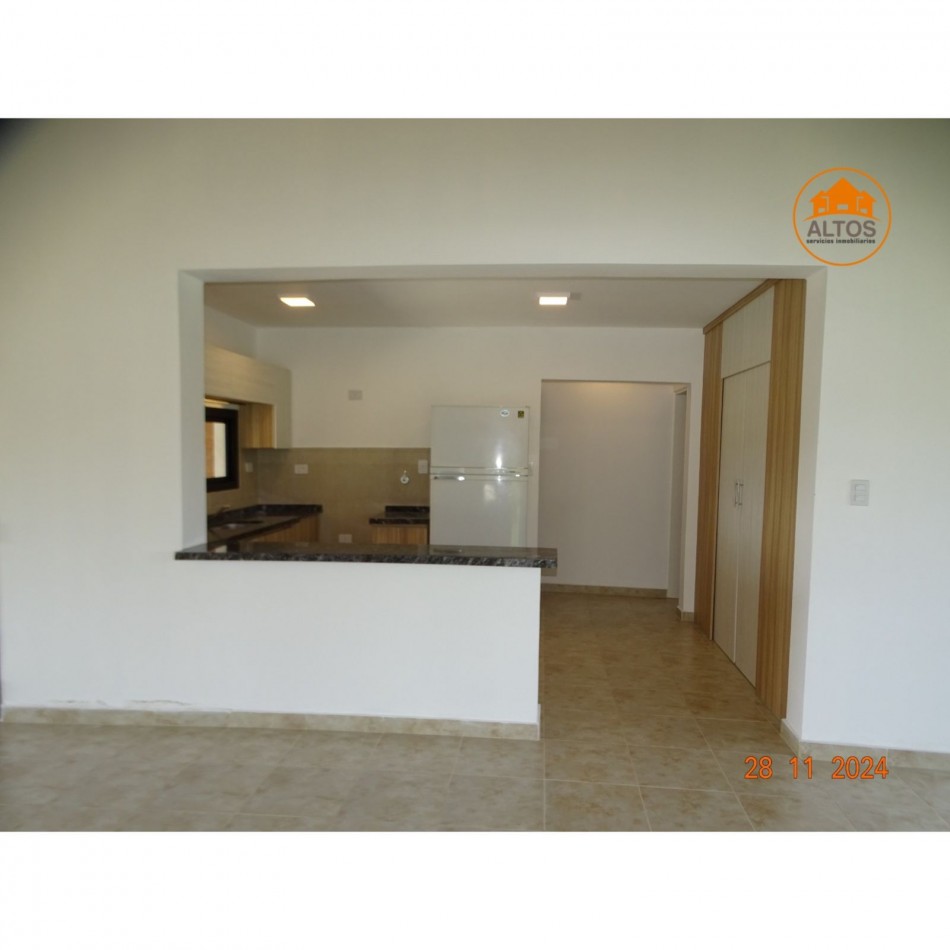 CASA MUY LUMINOSA Y AMPLIA A ESTRENAR-TERRENO 1.224M2-DOS DORMITORIOS-TRES BAÑOS-GALERIA-QUINCHO-PILETA-POTRERO DE GARAY-CORDOBA-ESCRITURA