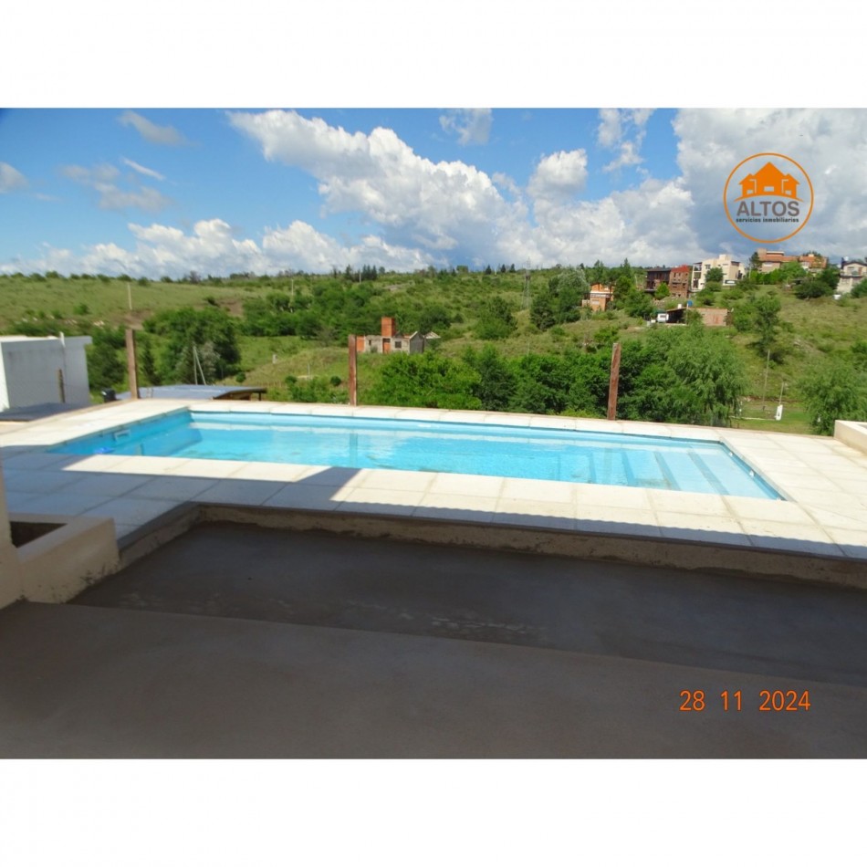 CASA MUY LUMINOSA Y AMPLIA A ESTRENAR-TERRENO 1.224M2-DOS DORMITORIOS-TRES BAÑOS-GALERIA-QUINCHO-PILETA-POTRERO DE GARAY-CORDOBA-ESCRITURA