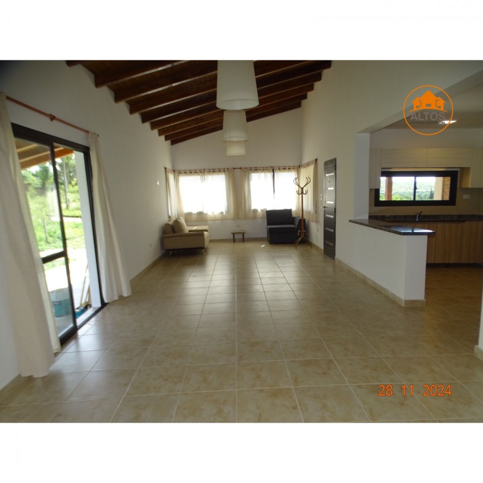 CASA MUY LUMINOSA Y AMPLIA A ESTRENAR-TERRENO 1.224M2-DOS DORMITORIOS-TRES BAÑOS-GALERIA-QUINCHO-PILETA-POTRERO DE GARAY-CORDOBA-ESCRITURA