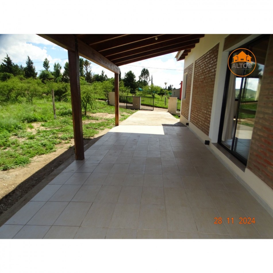 CASA MUY LUMINOSA Y AMPLIA A ESTRENAR-TERRENO 1.224M2-DOS DORMITORIOS-TRES BAÑOS-GALERIA-QUINCHO-PILETA-POTRERO DE GARAY-CORDOBA-ESCRITURA