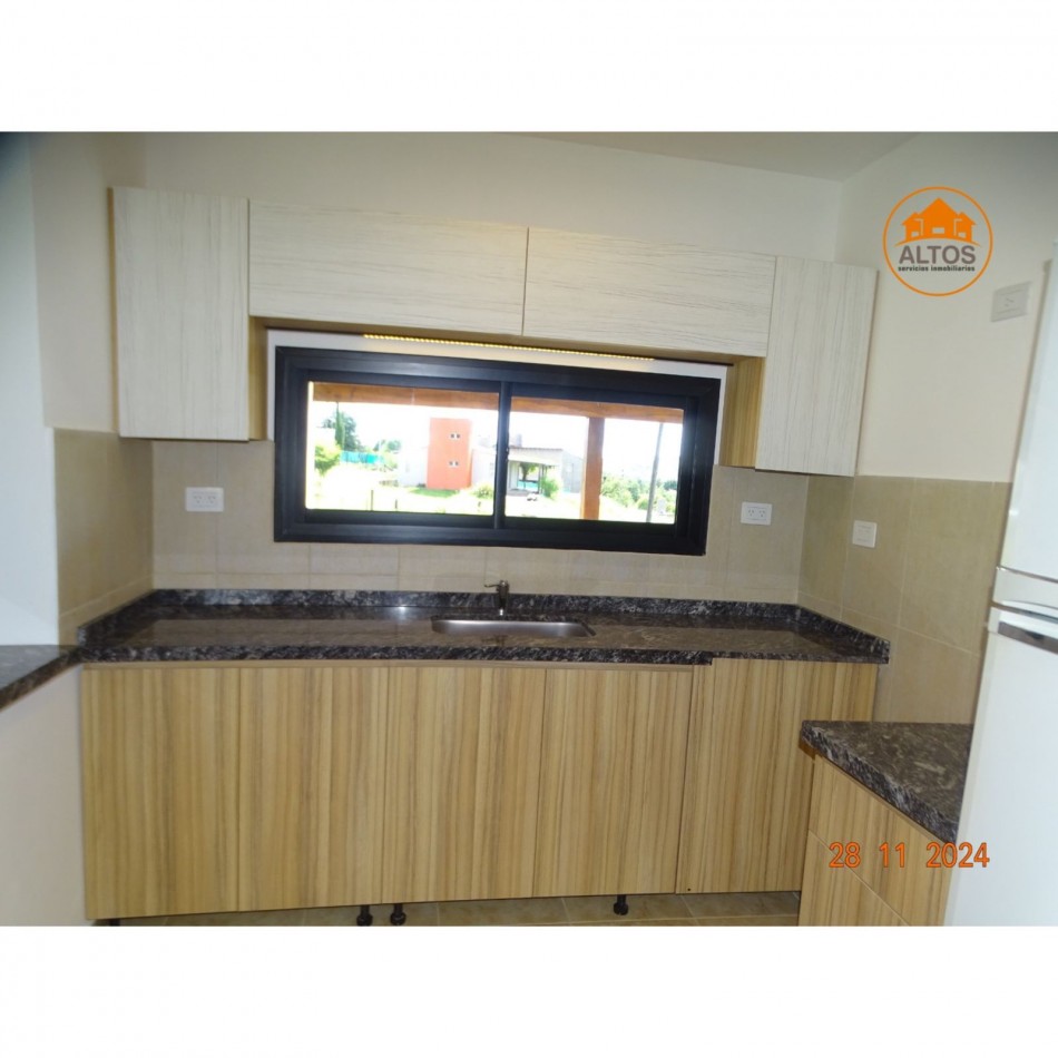 CASA MUY LUMINOSA Y AMPLIA A ESTRENAR-TERRENO 1.224M2-DOS DORMITORIOS-TRES BAÑOS-GALERIA-QUINCHO-PILETA-POTRERO DE GARAY-CORDOBA-ESCRITURA