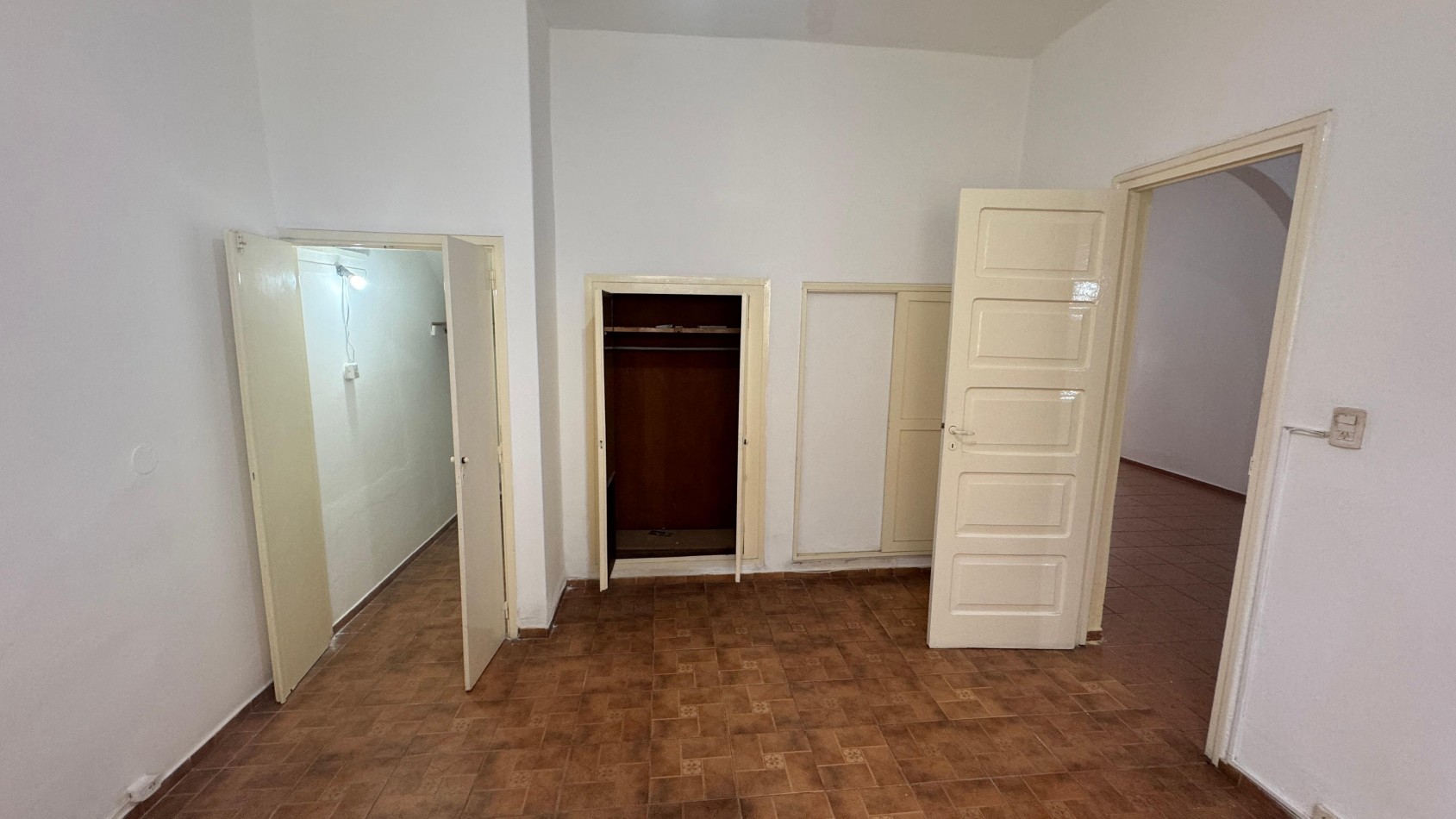 PH EN PLANTA BAJA. 3 DORM. COCHERA. 2 PATIOS INTERNOS. DESOCUPADA. ESCRITURA. BARRIO ALTA CORDOBA