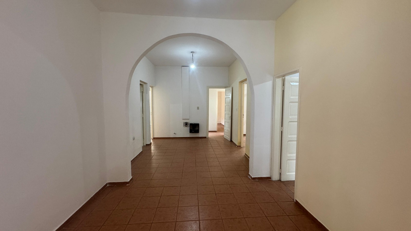 PH EN PLANTA BAJA. 3 DORM. COCHERA. 2 PATIOS INTERNOS. DESOCUPADA. ESCRITURA. BARRIO ALTA CORDOBA