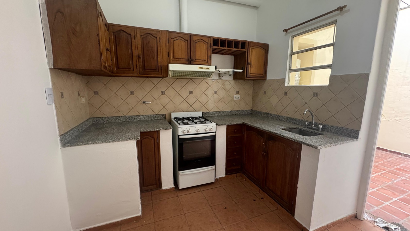 PH EN PLANTA BAJA. 3 DORM. COCHERA. 2 PATIOS INTERNOS. DESOCUPADA. ESCRITURA. BARRIO ALTA CORDOBA