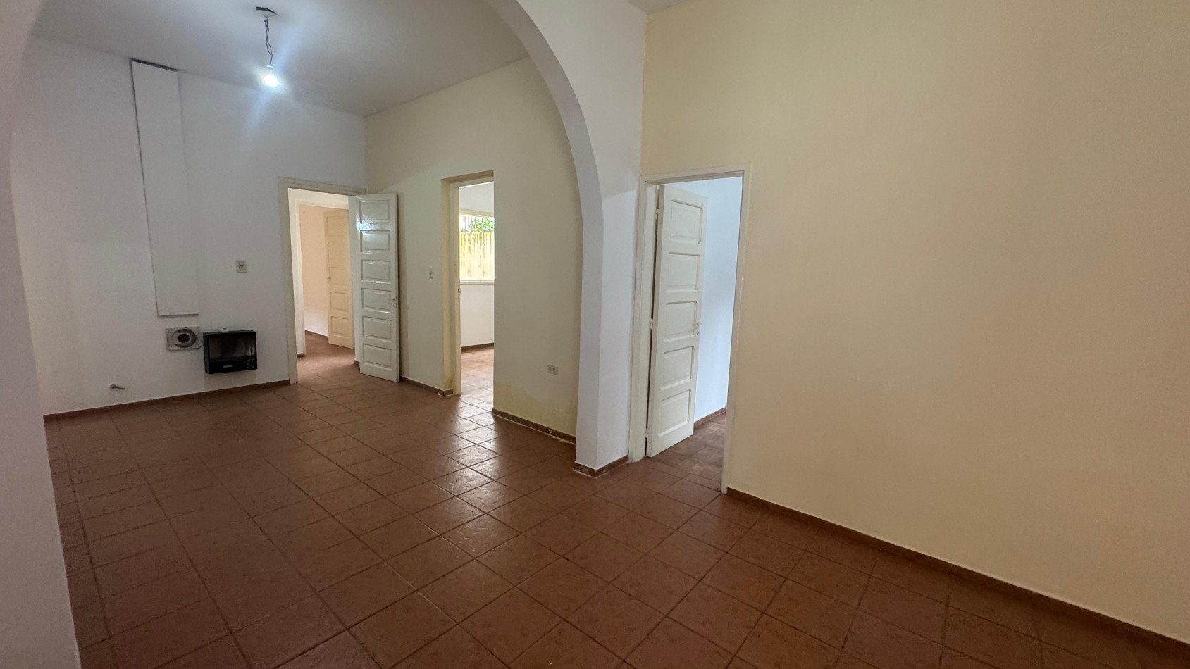 PH EN PLANTA BAJA. 3 DORM. COCHERA. 2 PATIOS INTERNOS. DESOCUPADA. ESCRITURA. BARRIO ALTA CORDOBA