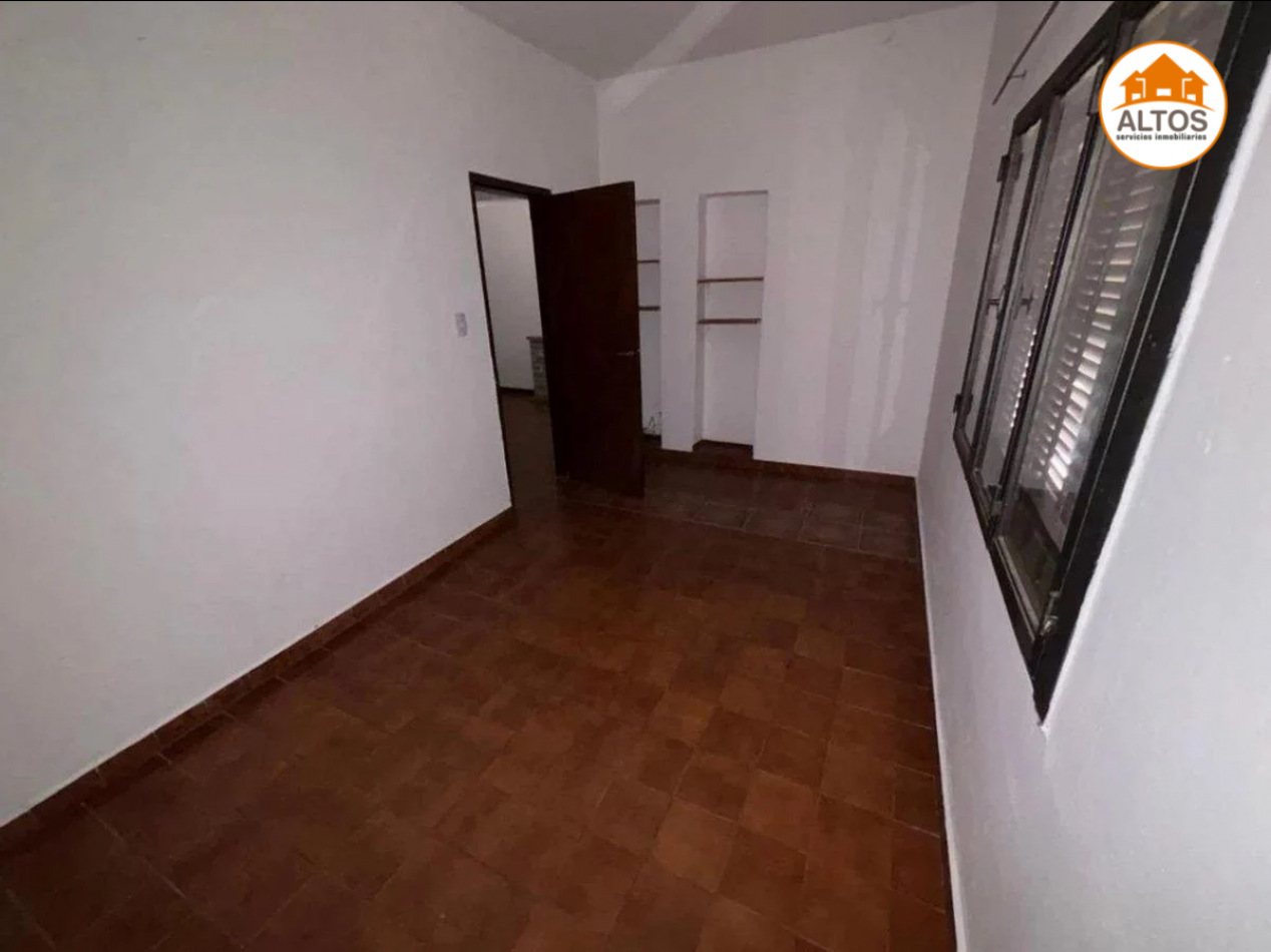 VENTA CASA 3 DORM. COCHERA DOBLE. BARRIO MAIPU