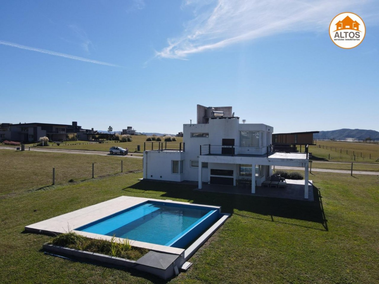 CASA TRES DORMITORIOS EN COUNTRY PUERTO DEL AGUILA-AMOBLADA-POTRERO DE GARAY-CORDOBA