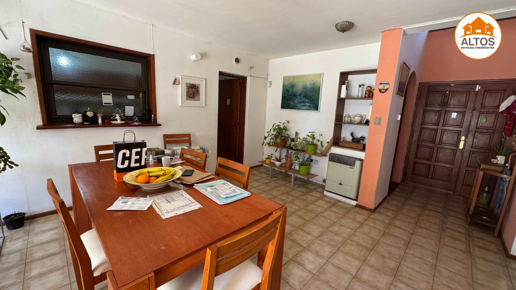 IMPORTANTE CASA + TERRENO ESQ. 563m2 TOTALES - 4 DORM - 4 BAÑOS - COCHERA DOBLE - PILETA - QUINCHO CUBIERTO. B° SAN SALVADOR