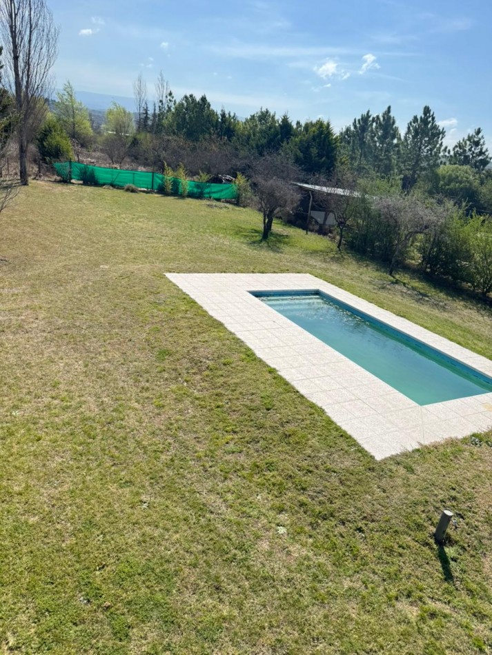 CASA TRES DORMITORIOS, CON AMPLIO TERRENO, PILETA, CUARTO DE GUARDADO, TRES BAÑOS-POTRERO DE GARAY-CORDOBA-ESCRITURA