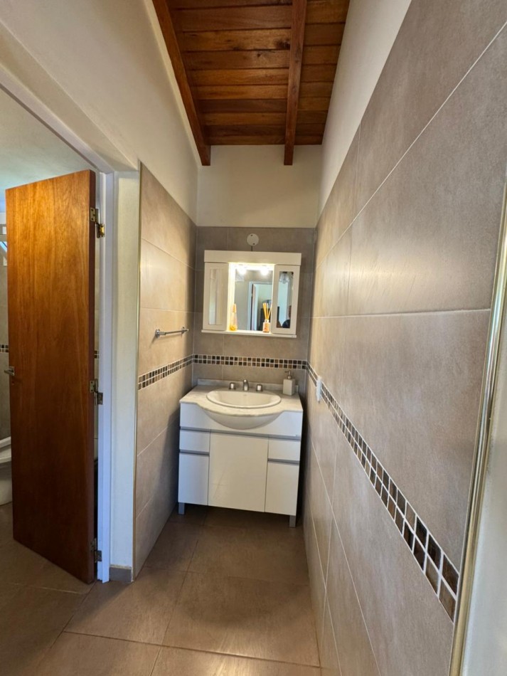 CASA TRES DORMITORIOS, CON AMPLIO TERRENO, PILETA, CUARTO DE GUARDADO, TRES BAÑOS-POTRERO DE GARAY-CORDOBA-ESCRITURA
