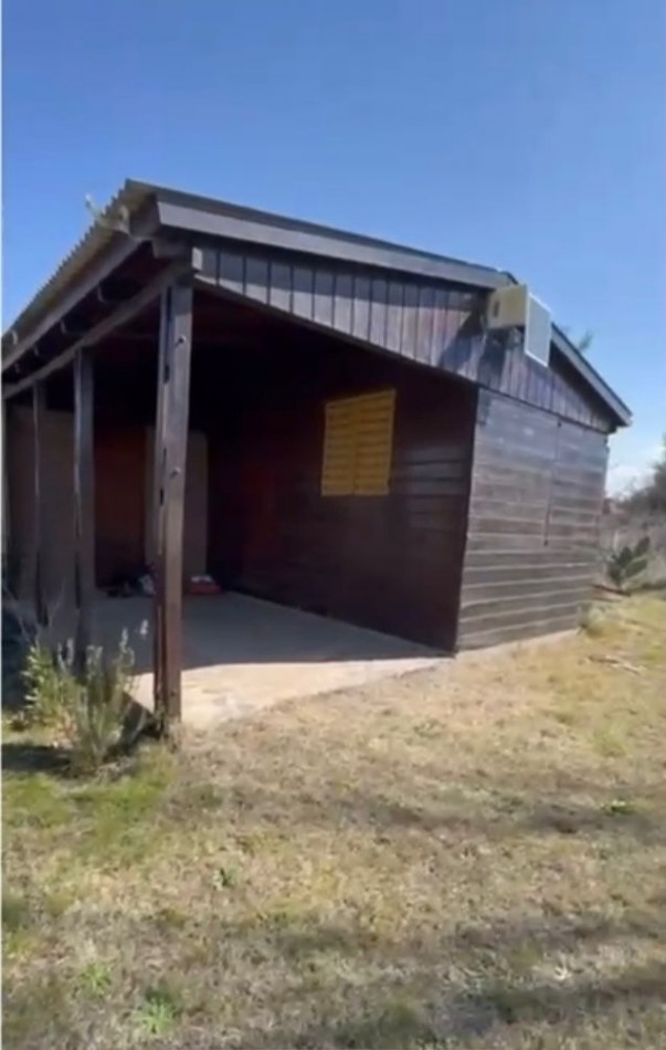 CASA TRES DORMITORIOS, CON AMPLIO TERRENO, PILETA, CUARTO DE GUARDADO, TRES BAÑOS-POTRERO DE GARAY-CORDOBA-ESCRITURA