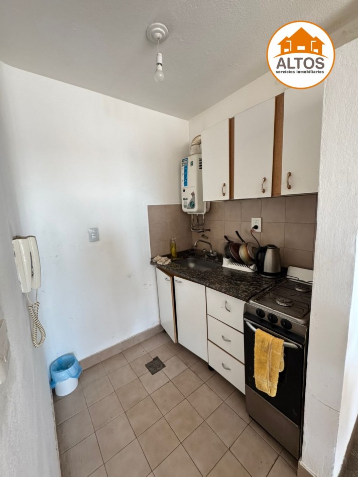 B° CENTRO - RIVADAVIA 150 - GALERIA LA MERCED - MONOAMBIENTE-  ESCRITURA