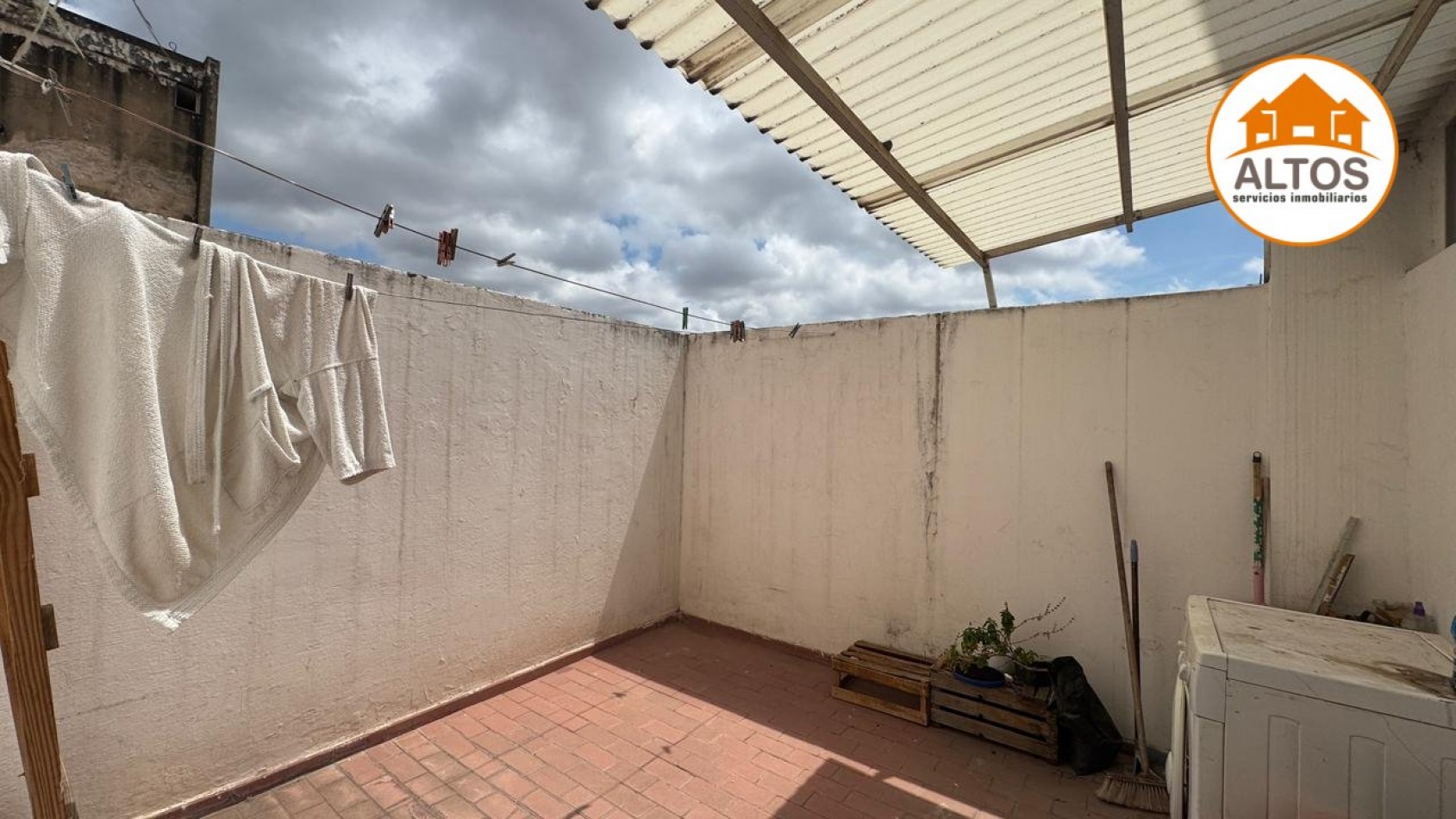 B° CENTRO - LA RIOJA 80 -  DPTO 1 DORM. PISO ALTO - TERRAZA PROPIA -  ESCRITURA