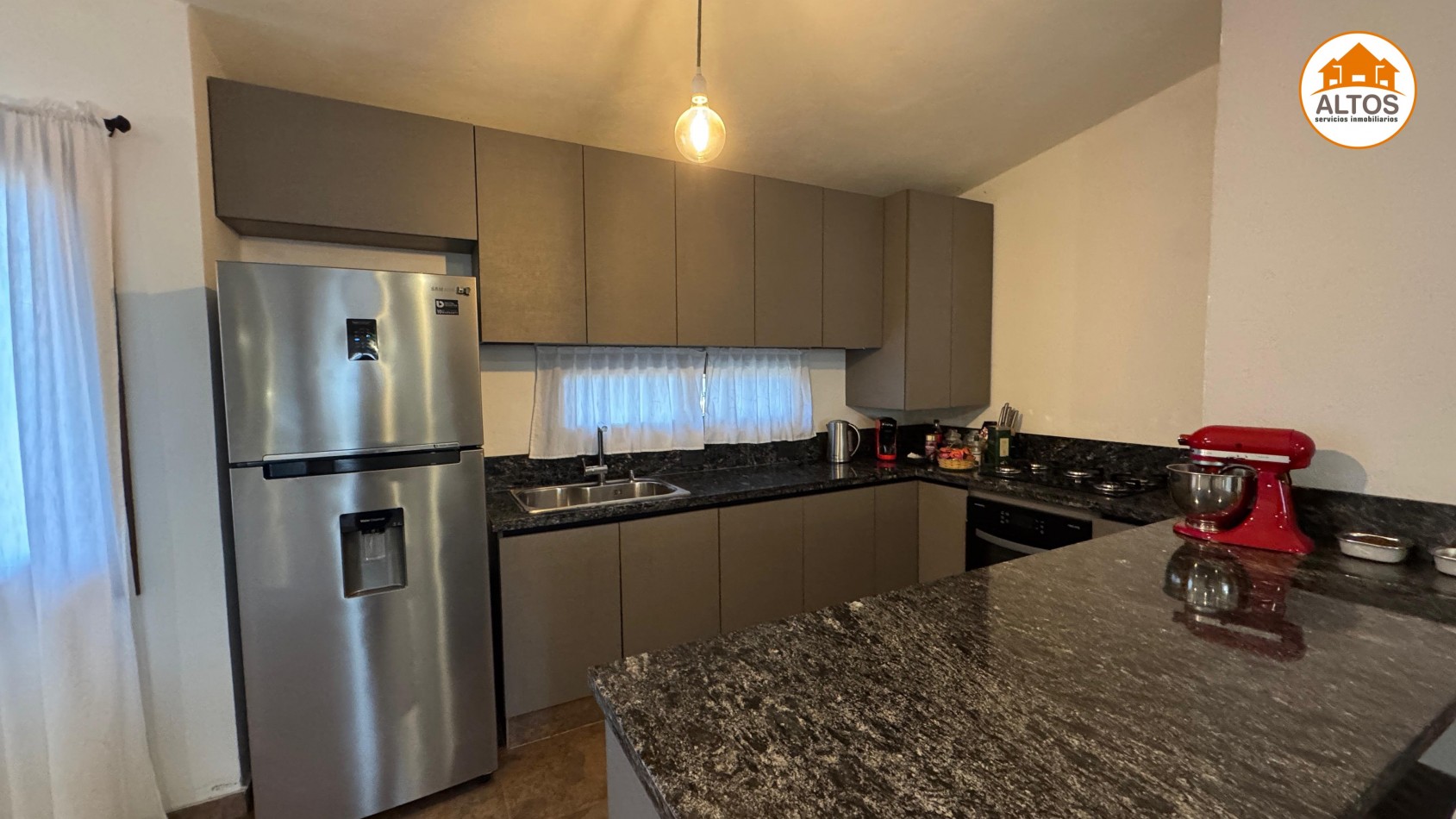 CASA QUINTA APTO USO COMERCIAL - TERRENO ESQ  5.000M2 - SUP CUBIERTA 615M2 - ESCRITURA - AV. VALPARAISO AL 7.000 