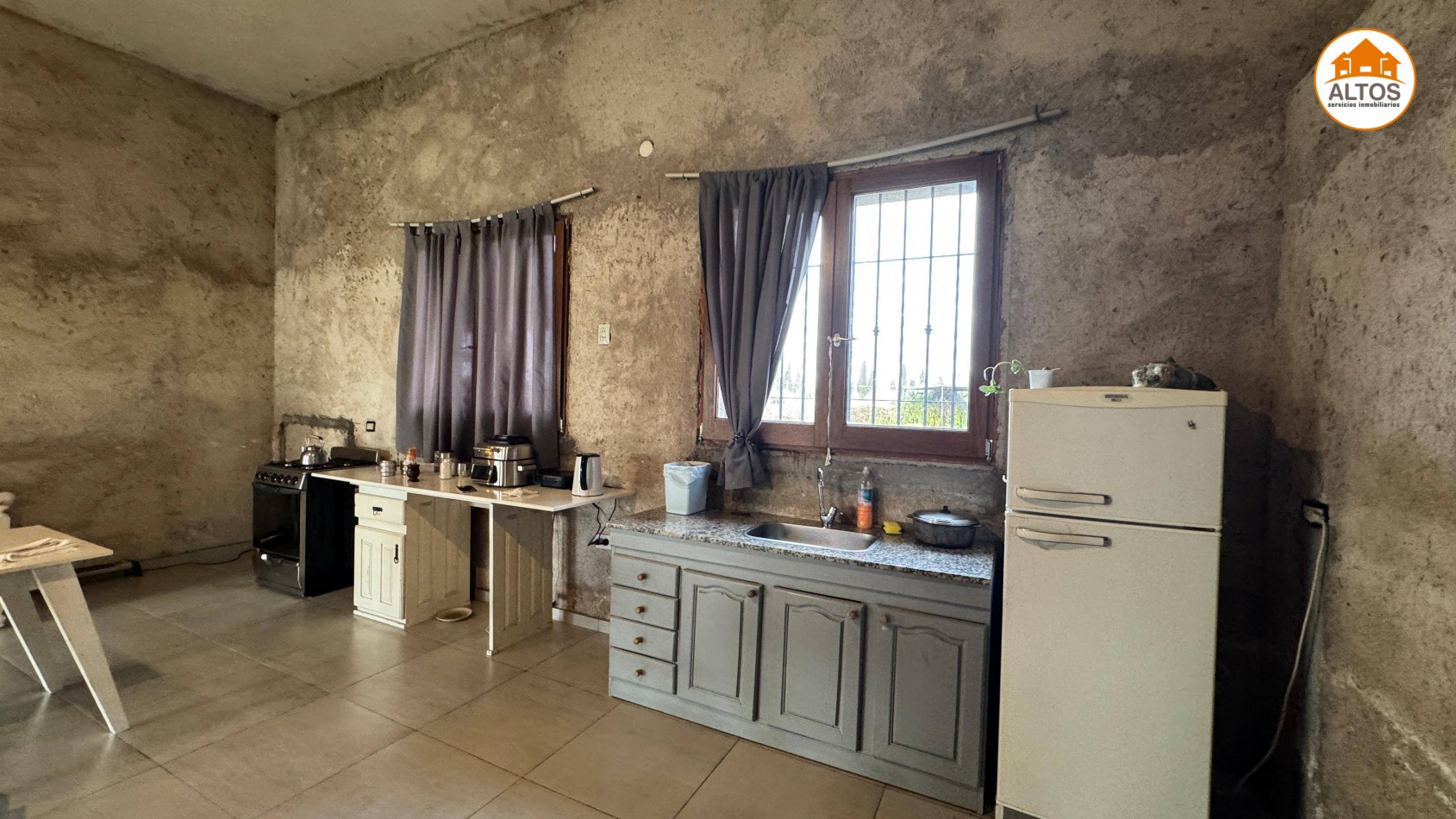 CASA QUINTA APTO USO COMERCIAL - TERRENO ESQ  5.000M2 - SUP CUBIERTA 615M2 - ESCRITURA - AV. VALPARAISO AL 7.000 