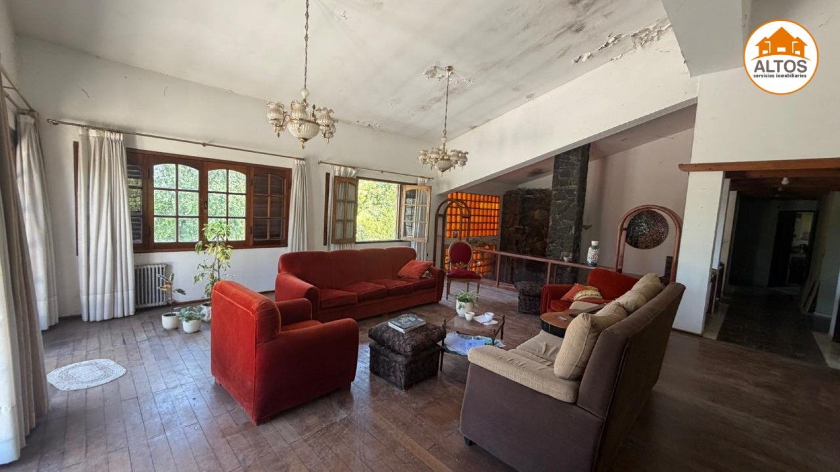 IMPONENTE INMUEBLE EN MENDIOLAZA - UBICACION ESTRATEGICA SOBRE JOSE DE CALAZANS AL 700 - APTO USO COMERCIAL Y PROFESIONAL - TERRENO 4.190M2 