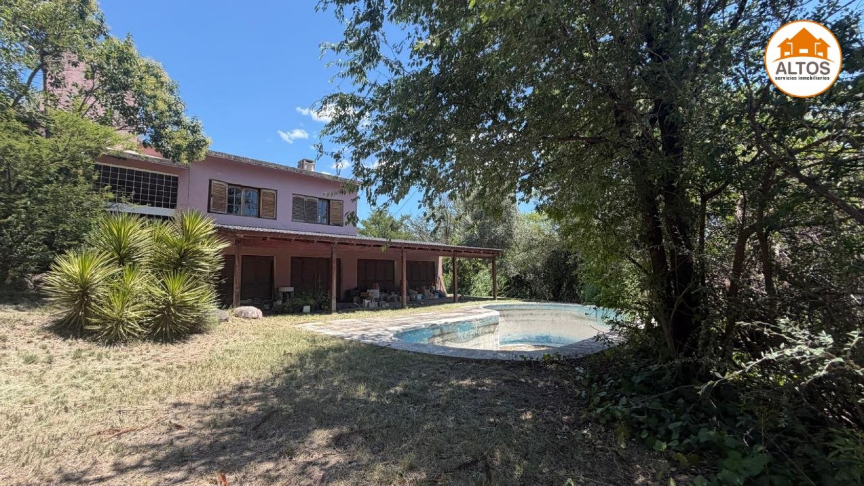 IMPONENTE INMUEBLE EN MENDIOLAZA - UBICACION ESTRATEGICA SOBRE JOSE DE CALAZANS AL 700 - APTO USO COMERCIAL Y PROFESIONAL - TERRENO 4.190M2 