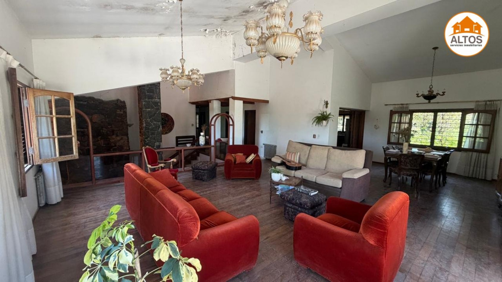 IMPONENTE INMUEBLE EN MENDIOLAZA - UBICACION ESTRATEGICA SOBRE JOSE DE CALAZANS AL 700 - APTO USO COMERCIAL Y PROFESIONAL - TERRENO 4.190M2 