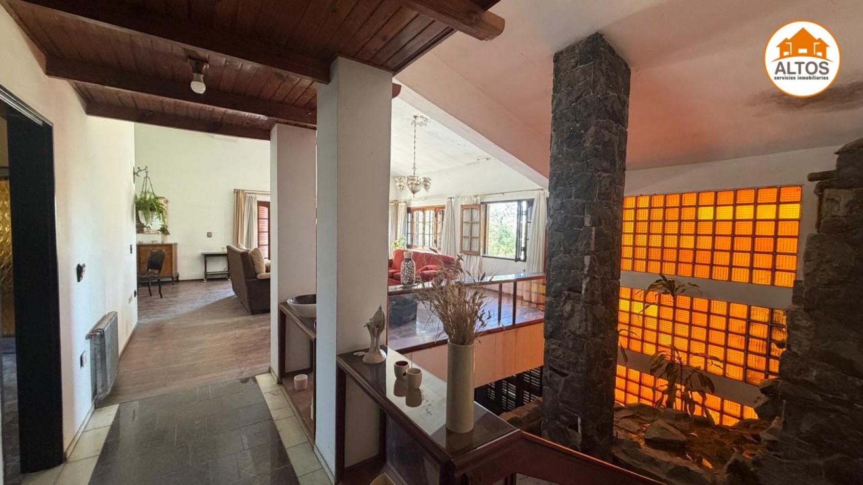 IMPONENTE INMUEBLE EN MENDIOLAZA - UBICACION ESTRATEGICA SOBRE JOSE DE CALAZANS AL 700 - APTO USO COMERCIAL Y PROFESIONAL - TERRENO 4.190M2 