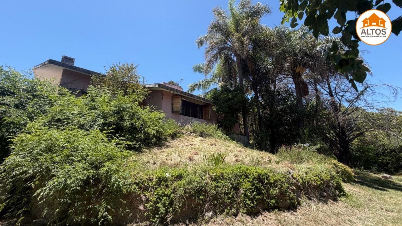 IMPONENTE INMUEBLE EN MENDIOLAZA - UBICACION ESTRATEGICA SOBRE JOSE DE CALAZANS AL 700 - APTO USO COMERCIAL Y PROFESIONAL - TERRENO 4.190M2 