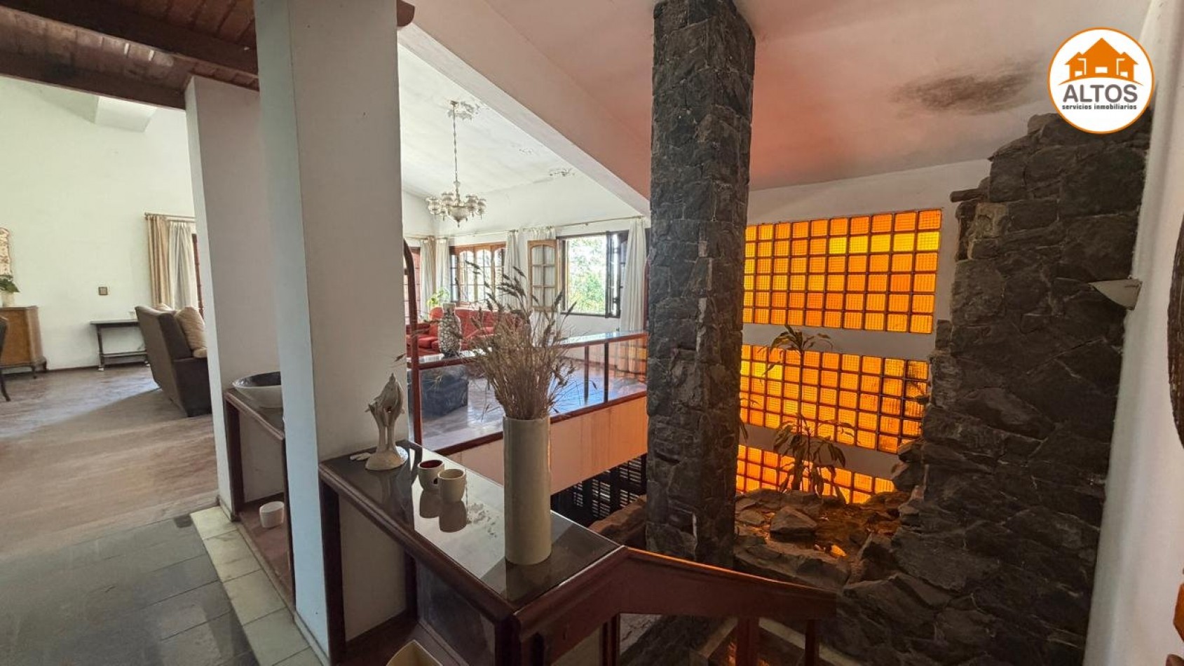 IMPONENTE INMUEBLE EN MENDIOLAZA - UBICACION ESTRATEGICA SOBRE JOSE DE CALAZANS AL 700 - APTO USO COMERCIAL Y PROFESIONAL - TERRENO 4.190M2 