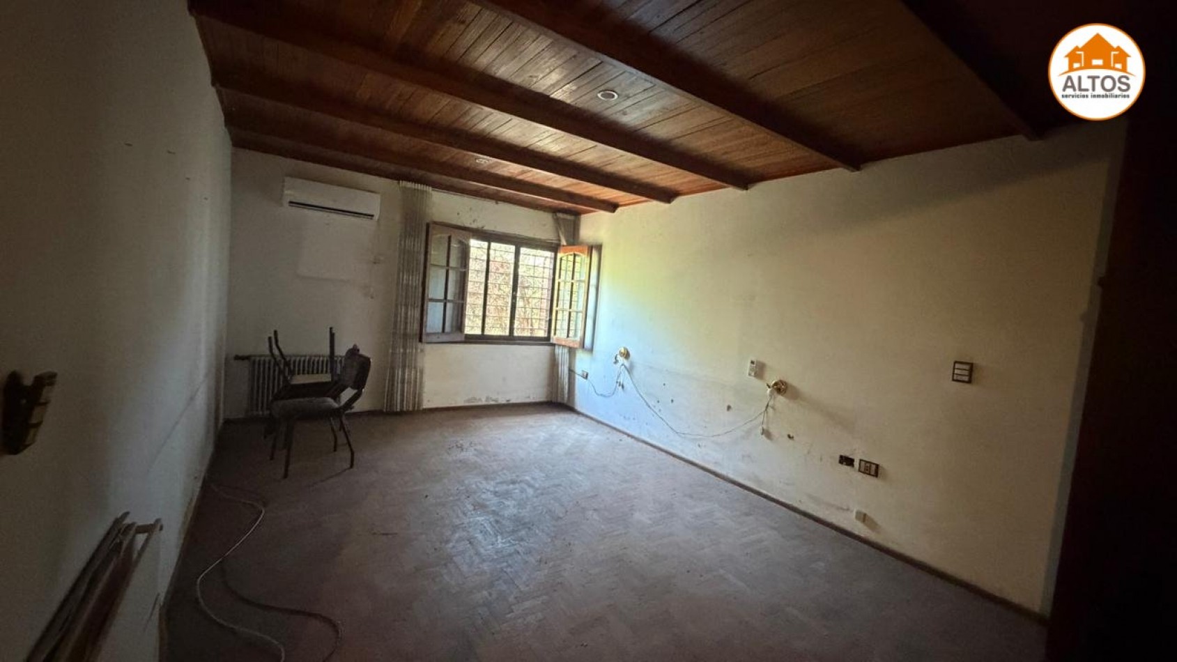 IMPONENTE INMUEBLE EN MENDIOLAZA - UBICACION ESTRATEGICA SOBRE JOSE DE CALAZANS AL 700 - APTO USO COMERCIAL Y PROFESIONAL - TERRENO 4.190M2 