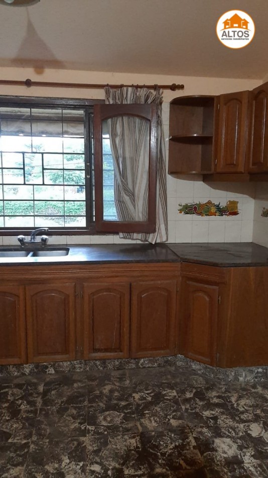 IMPONENTE INMUEBLE EN MENDIOLAZA - UBICACION ESTRATEGICA SOBRE JOSE DE CALAZANS AL 700 - APTO USO COMERCIAL Y PROFESIONAL - TERRENO 4.190M2 