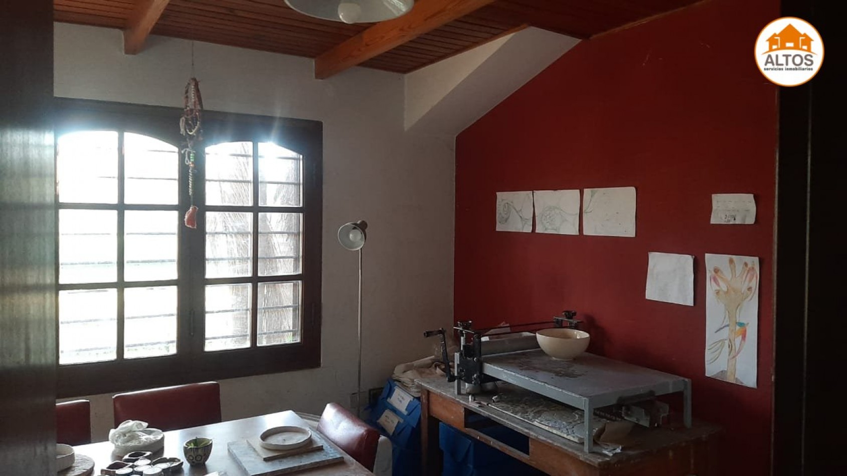 IMPONENTE INMUEBLE EN MENDIOLAZA - UBICACION ESTRATEGICA SOBRE JOSE DE CALAZANS AL 700 - APTO USO COMERCIAL Y PROFESIONAL - TERRENO 4.190M2 