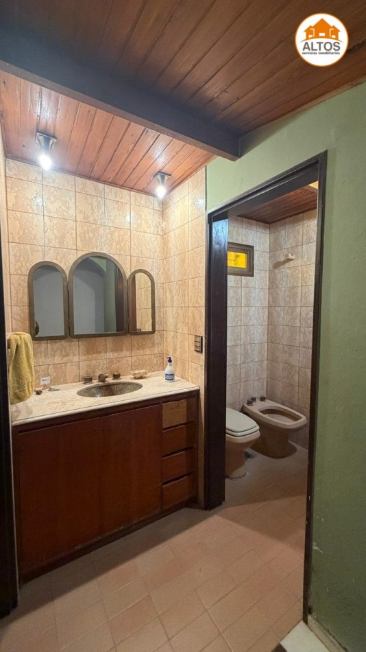 IMPONENTE INMUEBLE EN MENDIOLAZA - UBICACION ESTRATEGICA SOBRE JOSE DE CALAZANS AL 700 - APTO USO COMERCIAL Y PROFESIONAL - TERRENO 4.190M2 