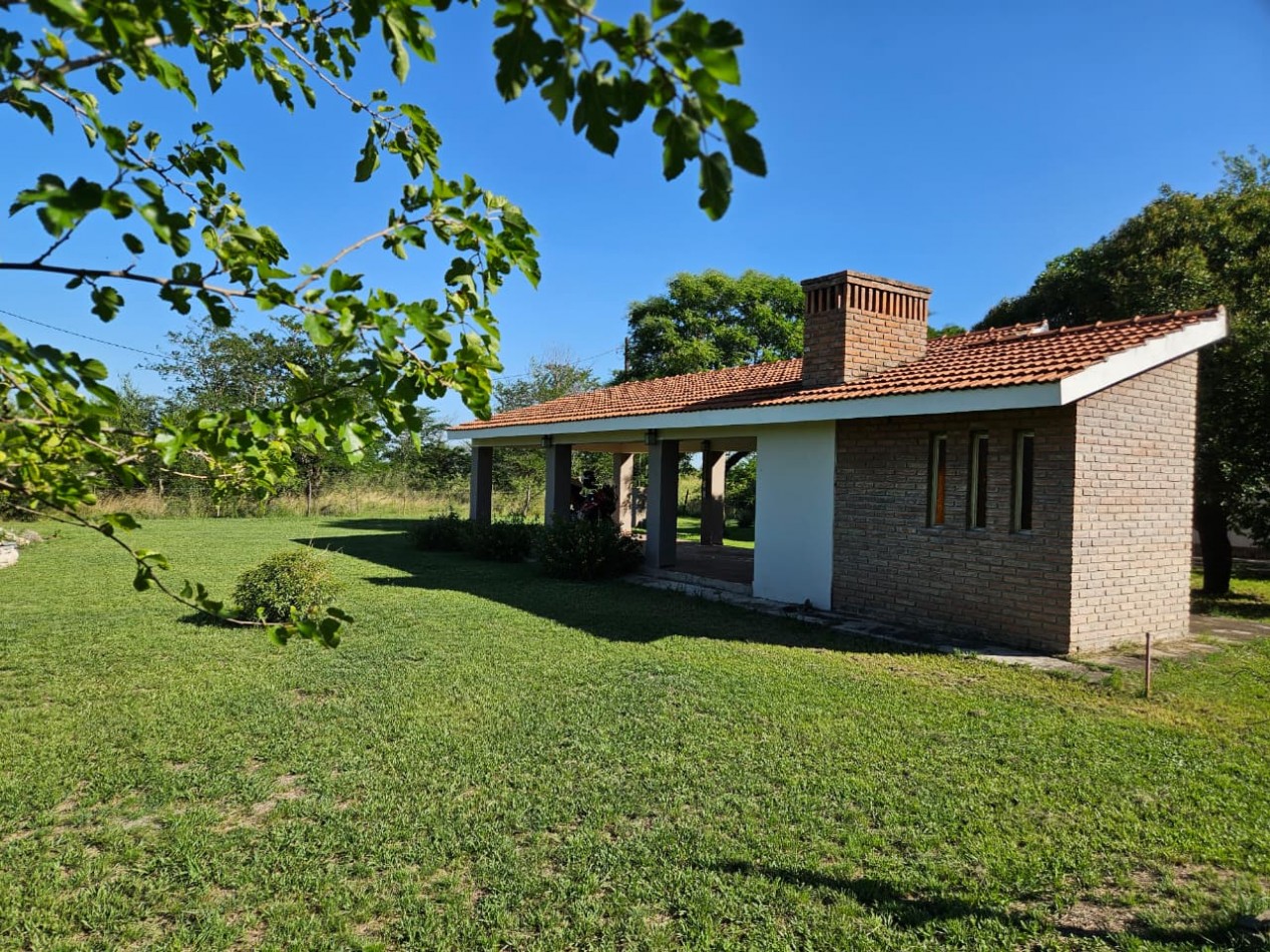 BARRIO LOS TALAS-SAN ISIDRO EN VILLA ANISACATE-CASA EN PLANTA BAJA ESQUINA, QUINCHO EN TERRENO DE 1.800m2 -CORDOBA-ESCRITURA