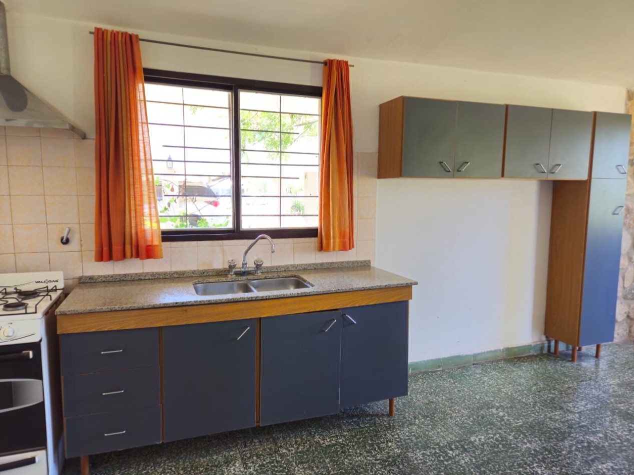 BARRIO LOS TALAS-SAN ISIDRO EN VILLA ANISACATE-CASA EN PLANTA BAJA ESQUINA, QUINCHO EN TERRENO DE 1.800m2 -CORDOBA-ESCRITURA