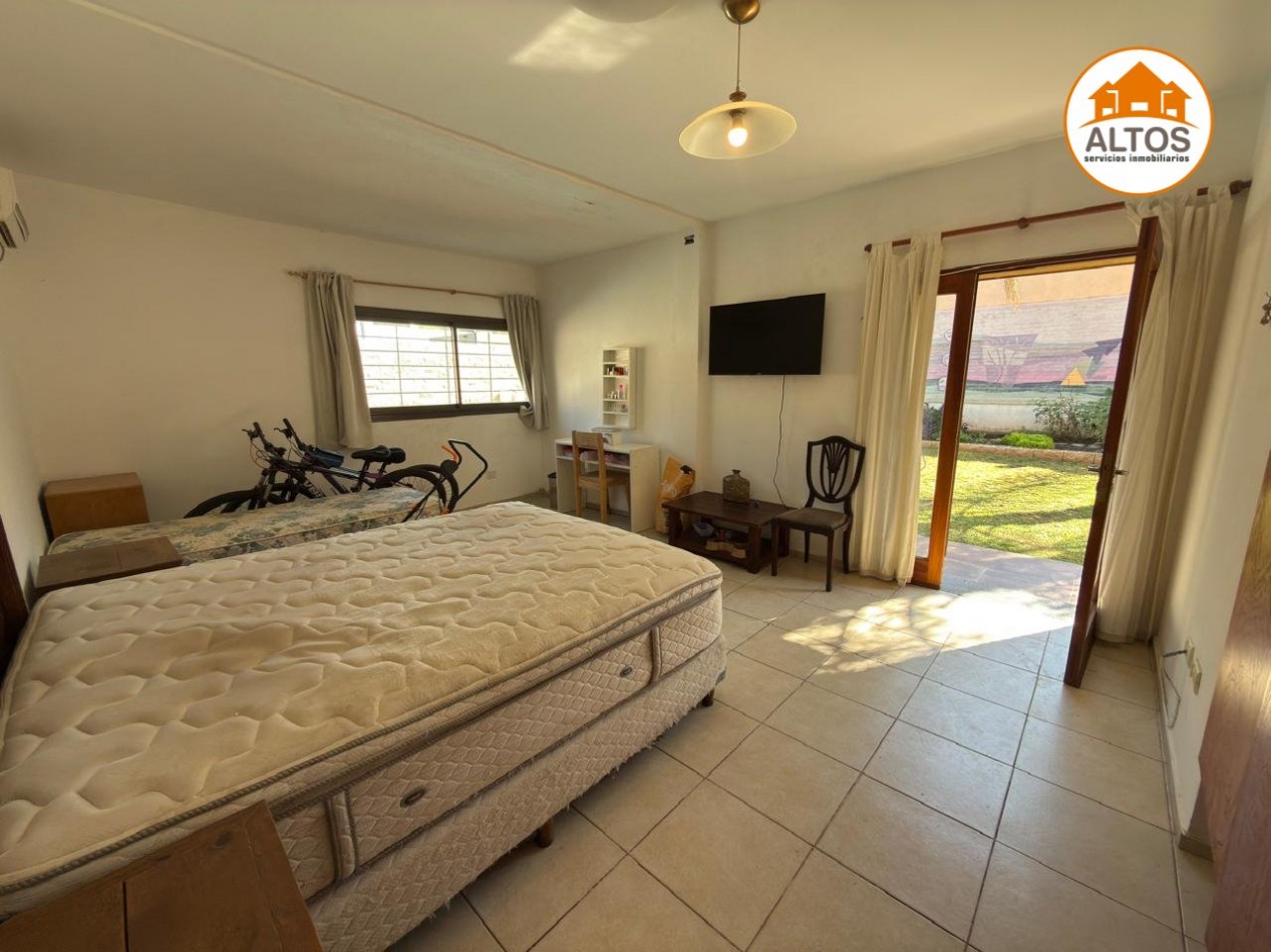 CASA 3 DORM. - 3BÑOS - COCHERA DOBLE - VILLA ALLENDE 