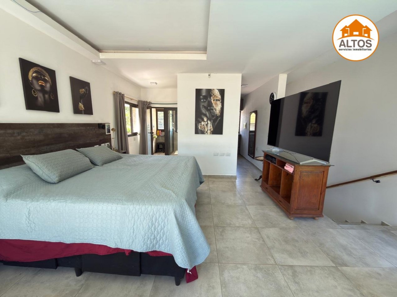 CASA 3 DORM. - 3BÑOS - COCHERA DOBLE - VILLA ALLENDE 