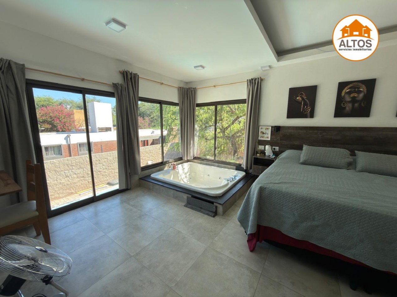 CASA 3 DORM. - 3BÑOS - COCHERA DOBLE - VILLA ALLENDE 