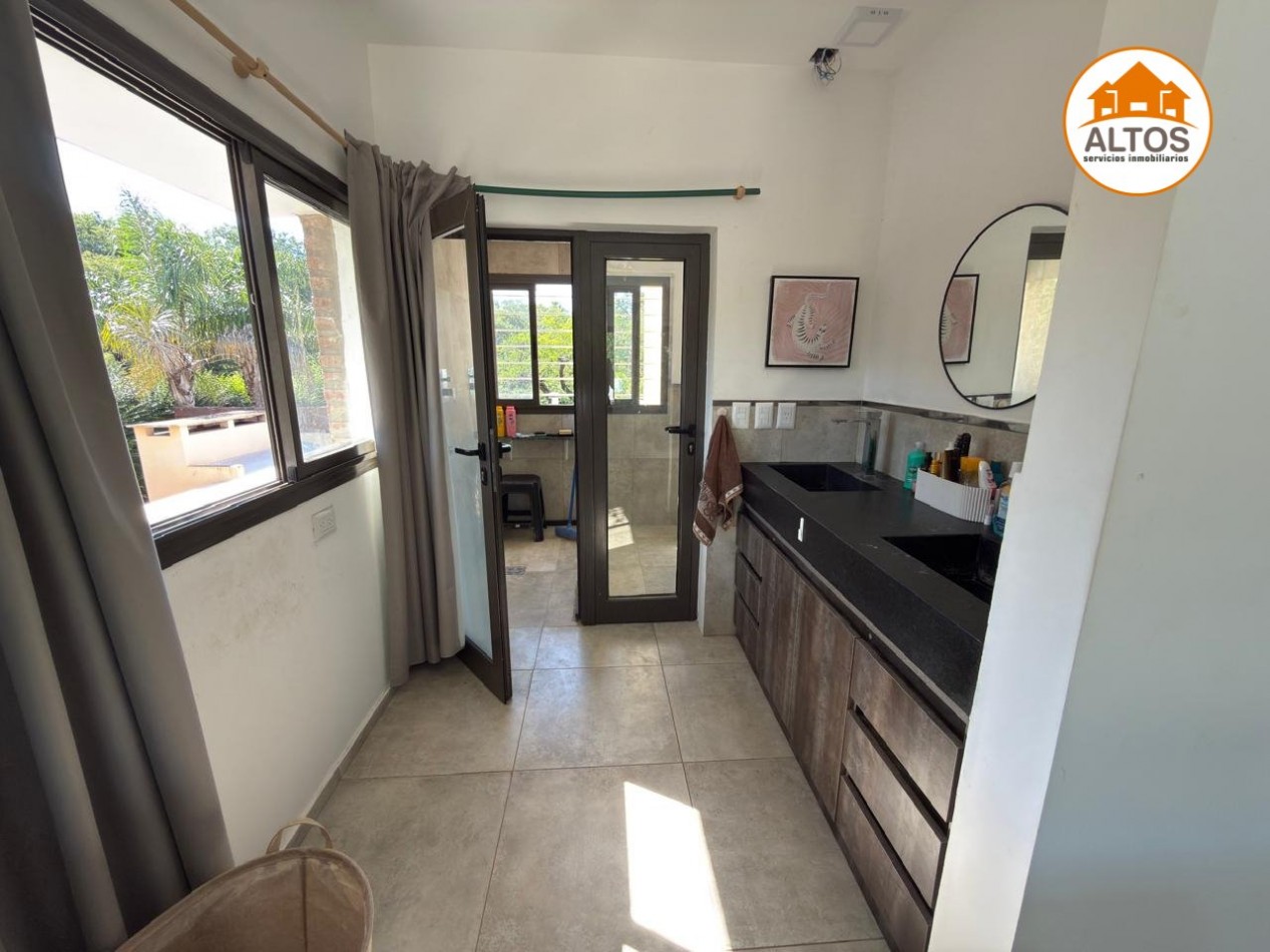 CASA 3 DORM. - 3BÑOS - COCHERA DOBLE - VILLA ALLENDE 