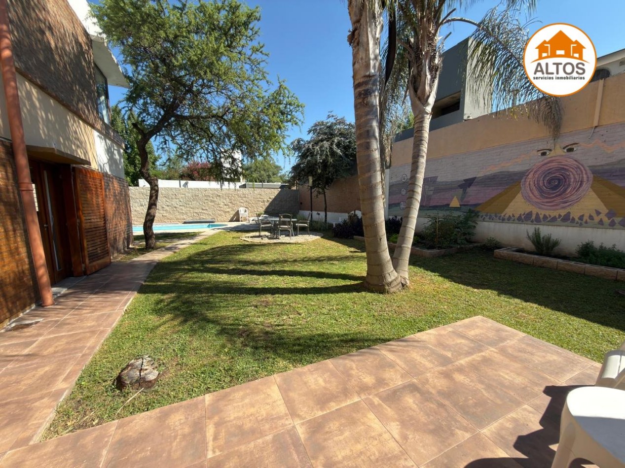 CASA 3 DORM. - 3BÑOS - COCHERA DOBLE - VILLA ALLENDE 