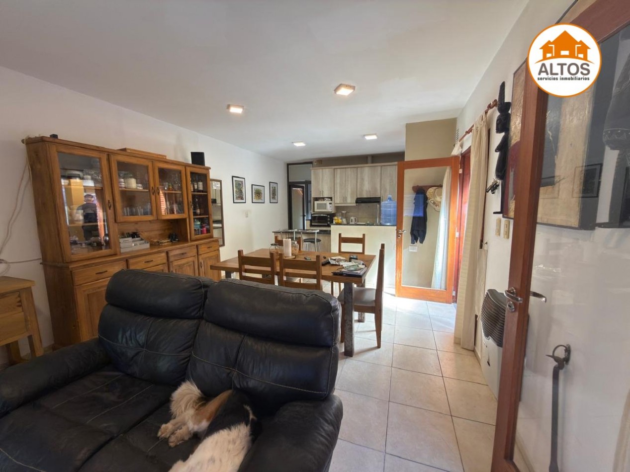 CASA 3 DORM. - 3BÑOS - COCHERA DOBLE - VILLA ALLENDE 