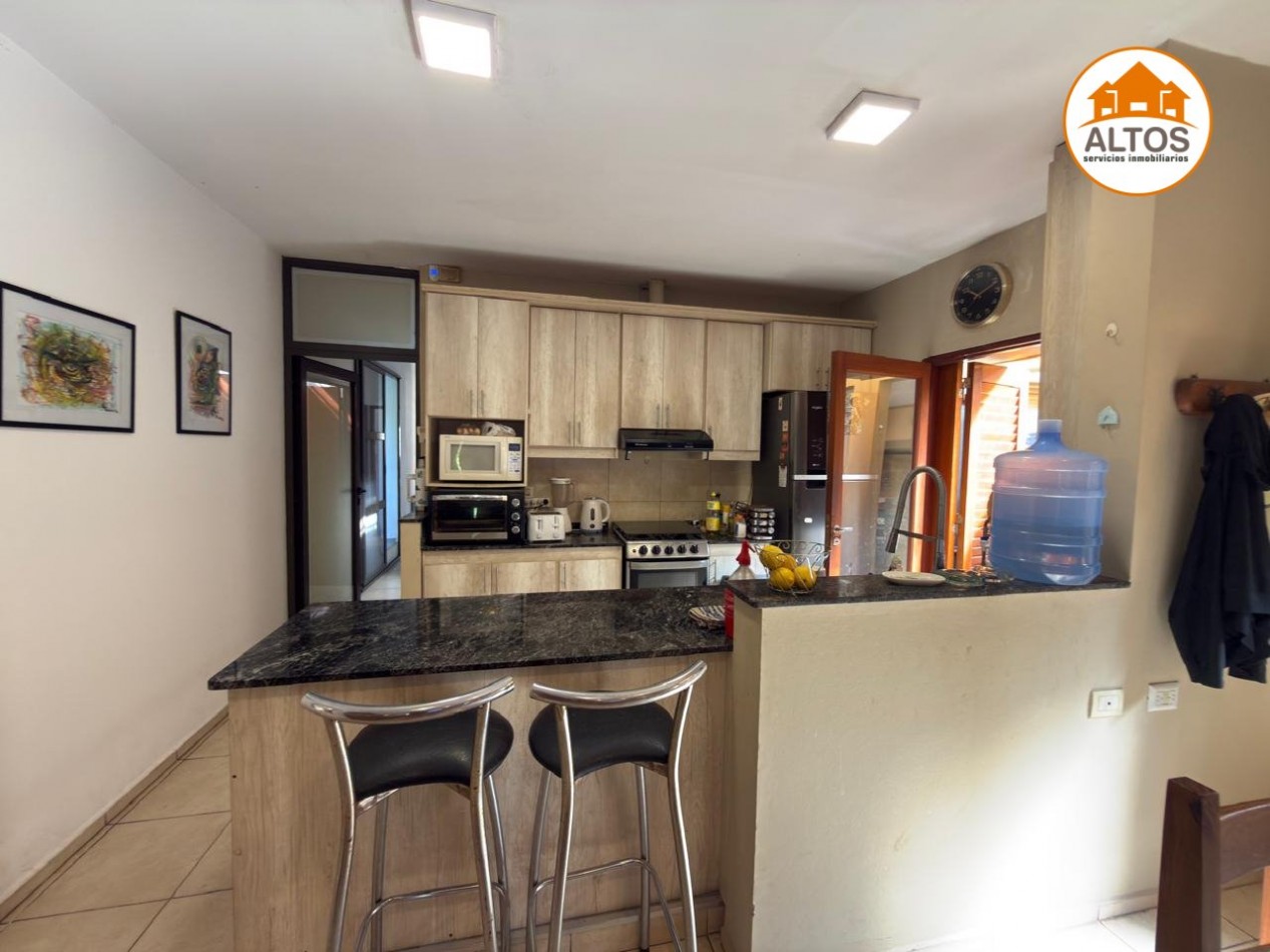 CASA 3 DORM. - 3BÑOS - COCHERA DOBLE - VILLA ALLENDE 