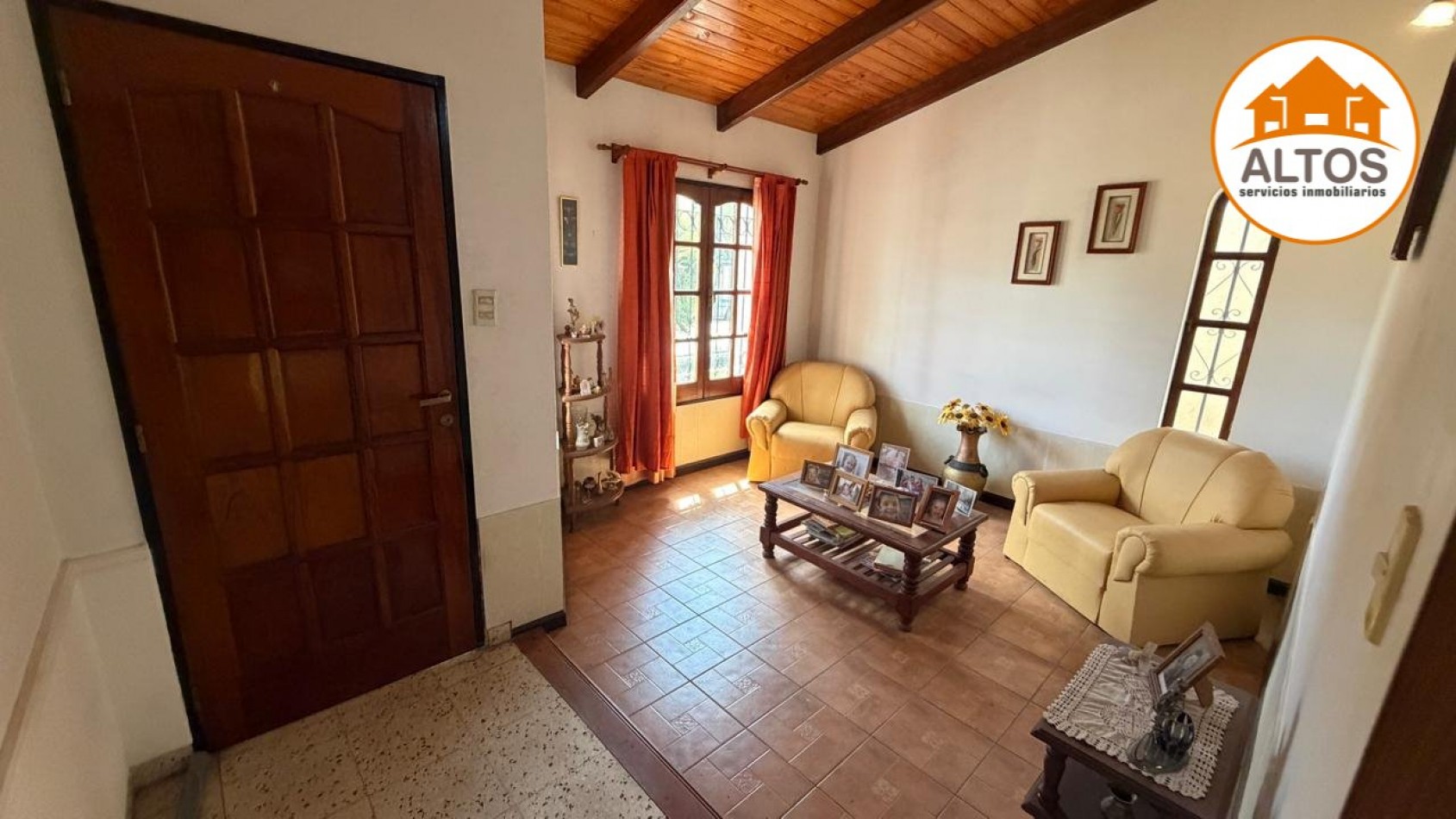 CASA 4 DORM. - 2BÑOS - COCHERA DOBLE - RESIDENCIAL SAN CARLOS - ZONA SUR CORDOBA.