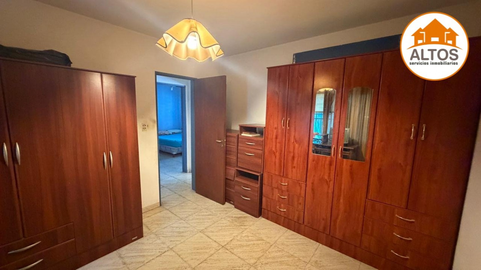 CASA 4 DORM. - 2BÑOS - COCHERA DOBLE - RESIDENCIAL SAN CARLOS - ZONA SUR CORDOBA.