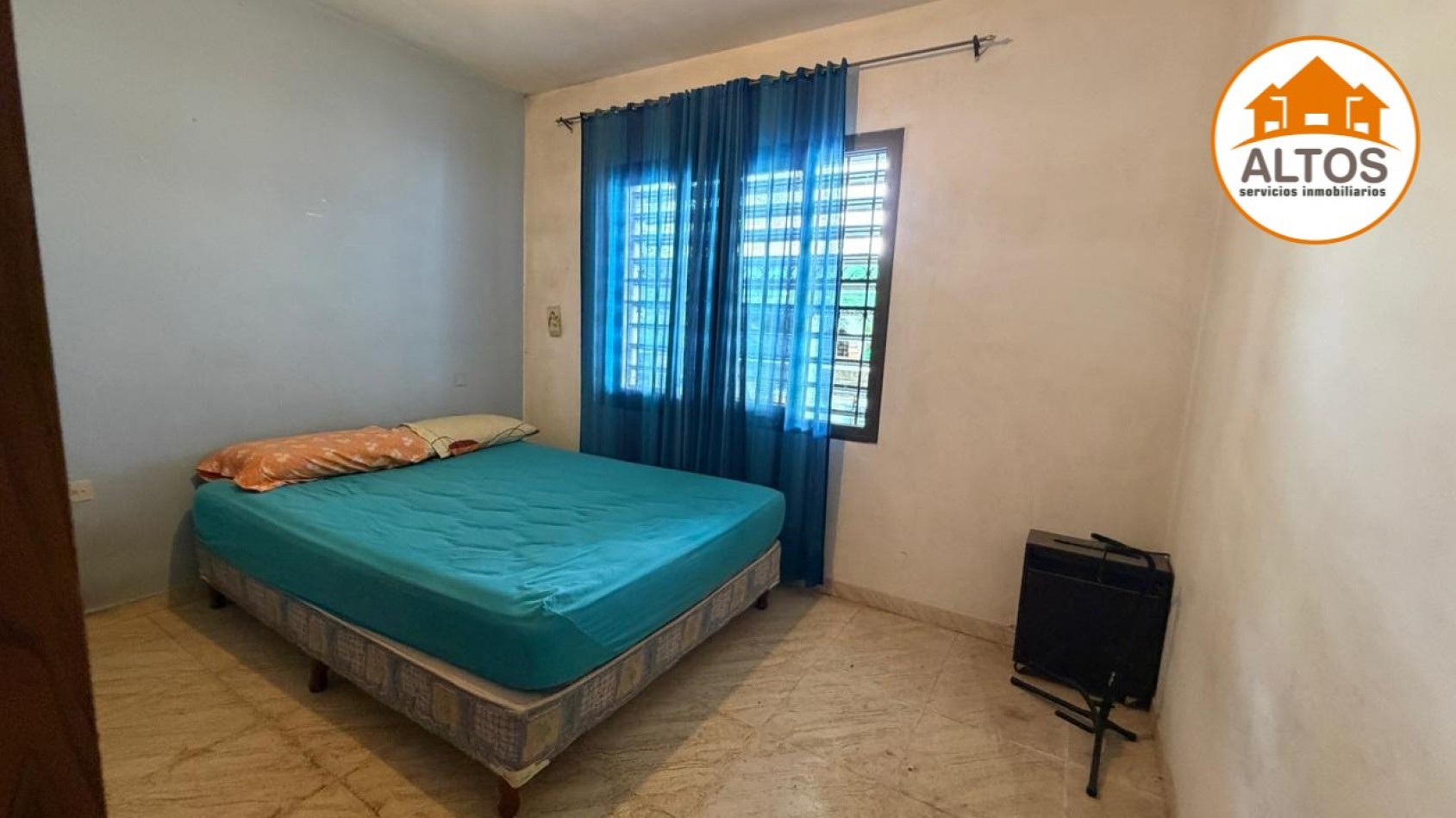 CASA 4 DORM. - 2BÑOS - COCHERA DOBLE - RESIDENCIAL SAN CARLOS - ZONA SUR CORDOBA.