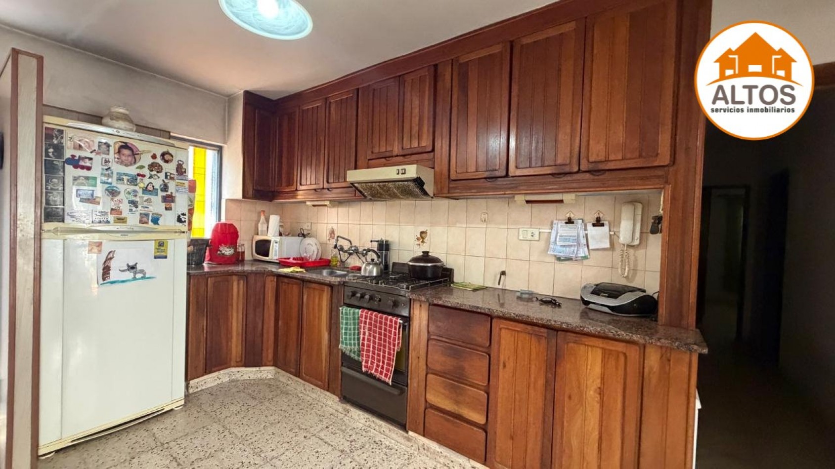 CASA 4 DORM. - 2BÑOS - COCHERA DOBLE - RESIDENCIAL SAN CARLOS - ZONA SUR CORDOBA.